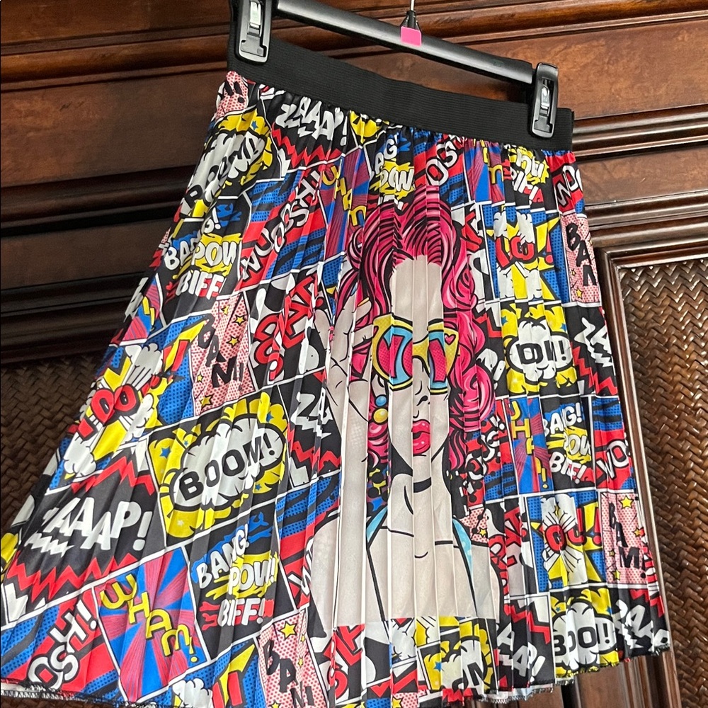 Bold Pop-Art Pleated Skater Skirt in Multicolor